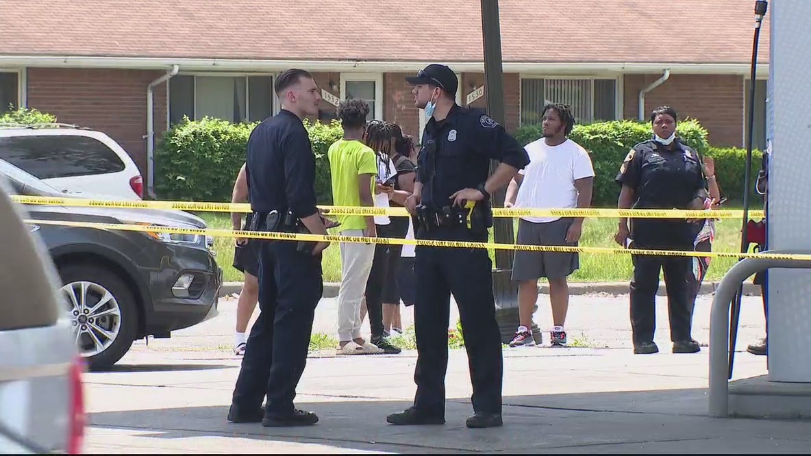 Woman waiting in car shot and killed at Detroit gas station